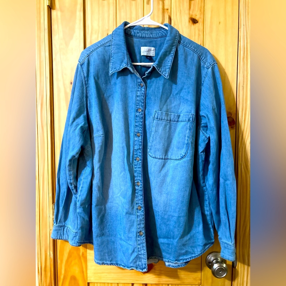 Universal Thread Size Xxl Button Down Denim Shack… - image 1